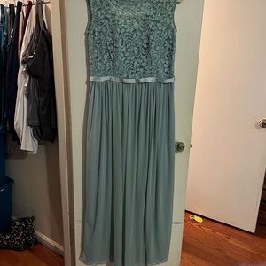 David’s Bridal maternity formal wedding party dress. Size 14